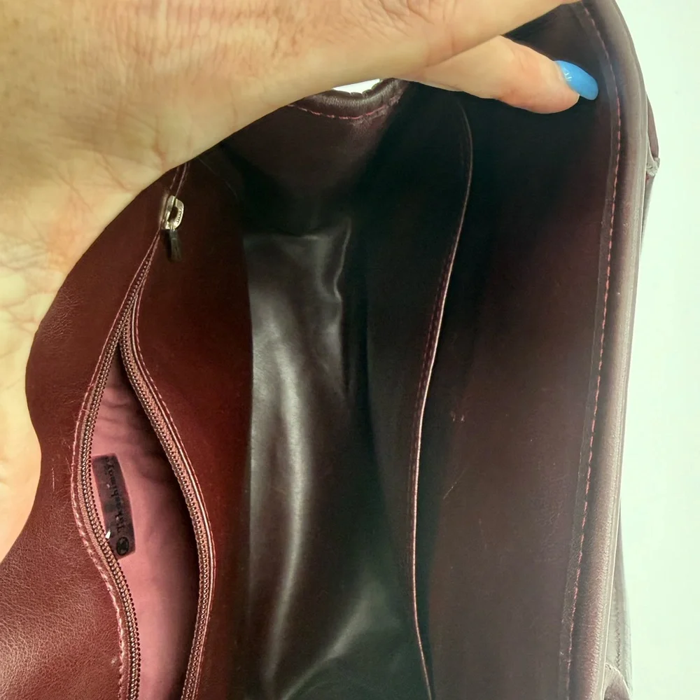Elegant Longchamp burgundy Leather Handbag